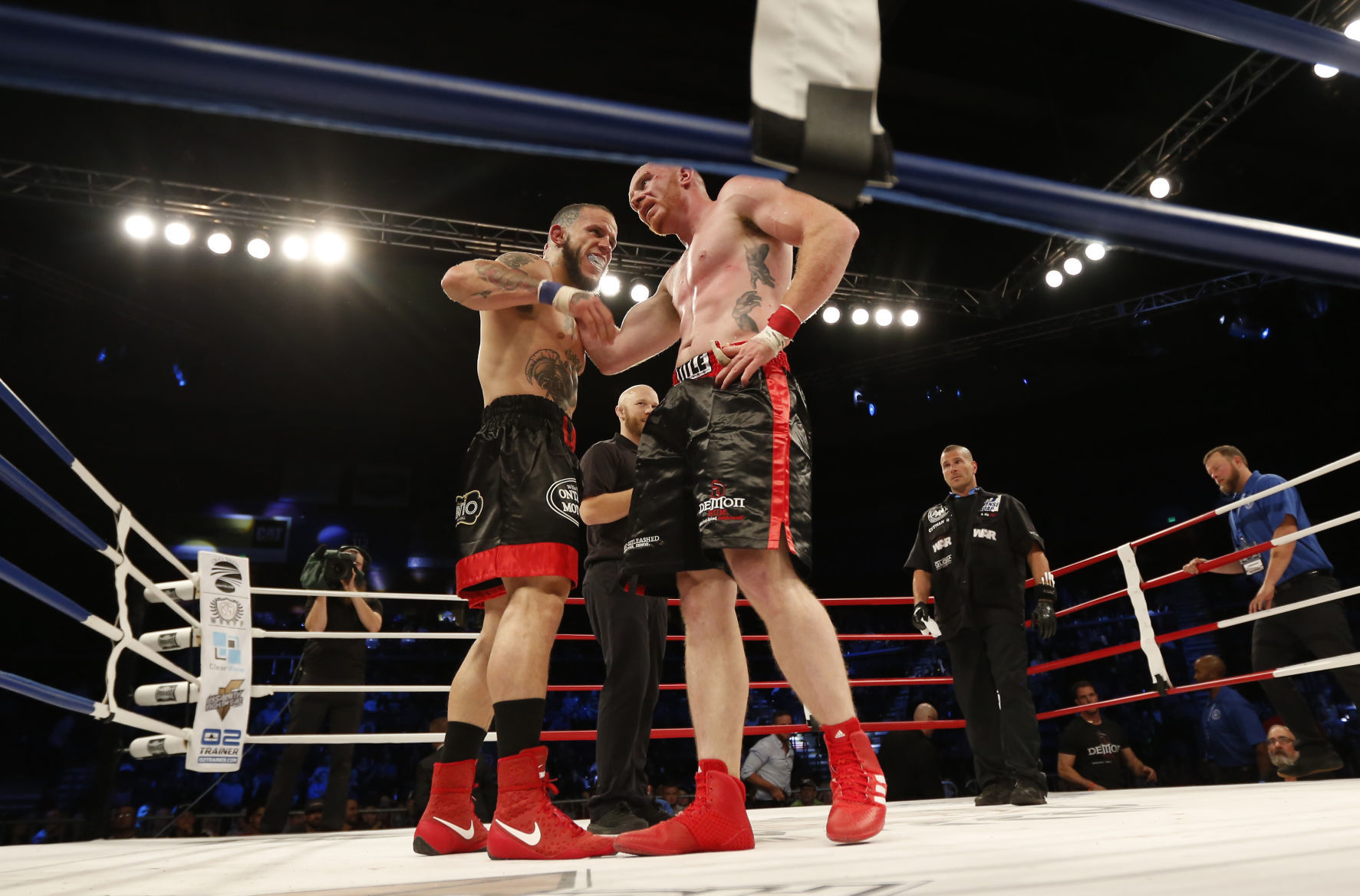 Bare-knuckle fighting